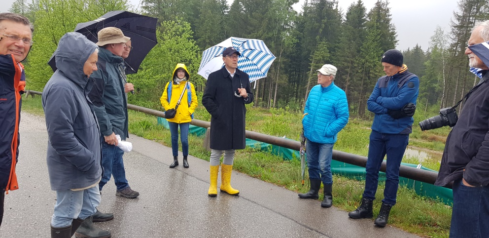 Begehung Frühjahr 25 mit BN- und Roche-Vertretern | Foto: Hannelore Jaresch